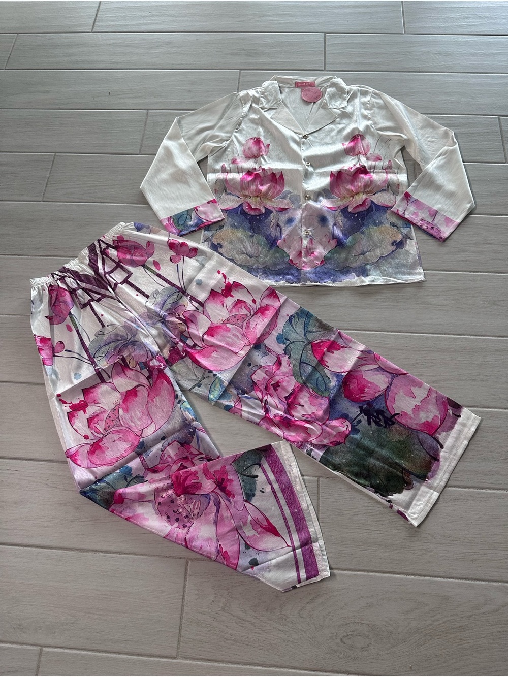 Lotus flowers printed scratched silks pajamas set